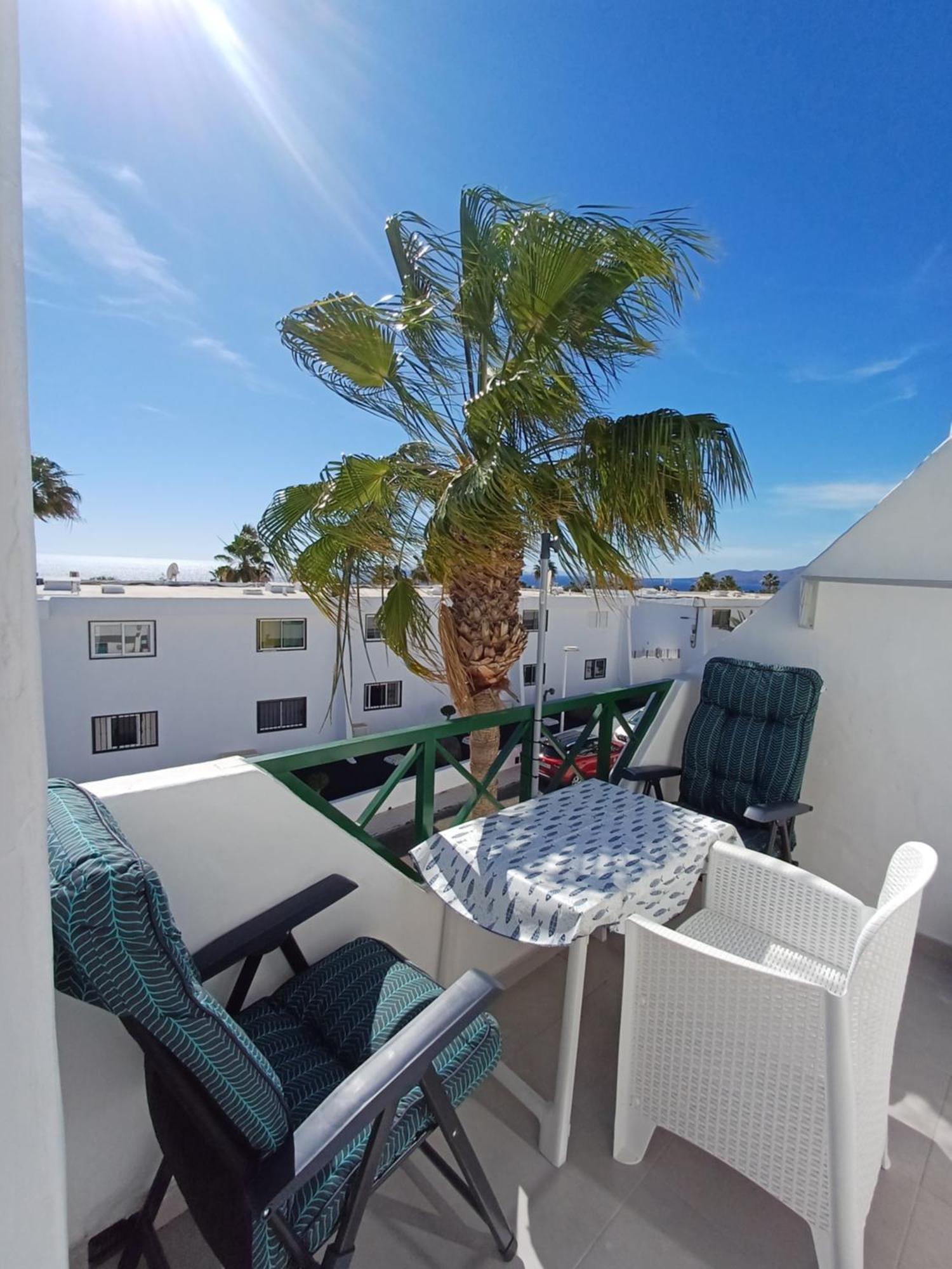 Floor Ocean Views Lanzamar - Renovated Gem With A Sunny, Private Terrace & Elevator & Pool - Puerto Del Carmen