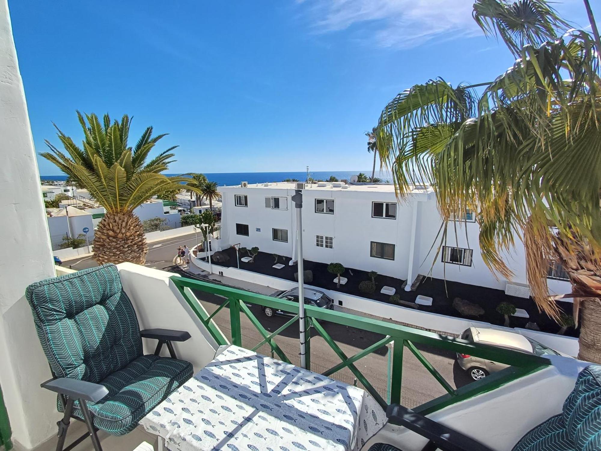 Floor Ocean Views Lanzamar - Renovated Gem With A Sunny, Private Terrace & Elevator & Pool - Puerto Del Carmen Apartament *