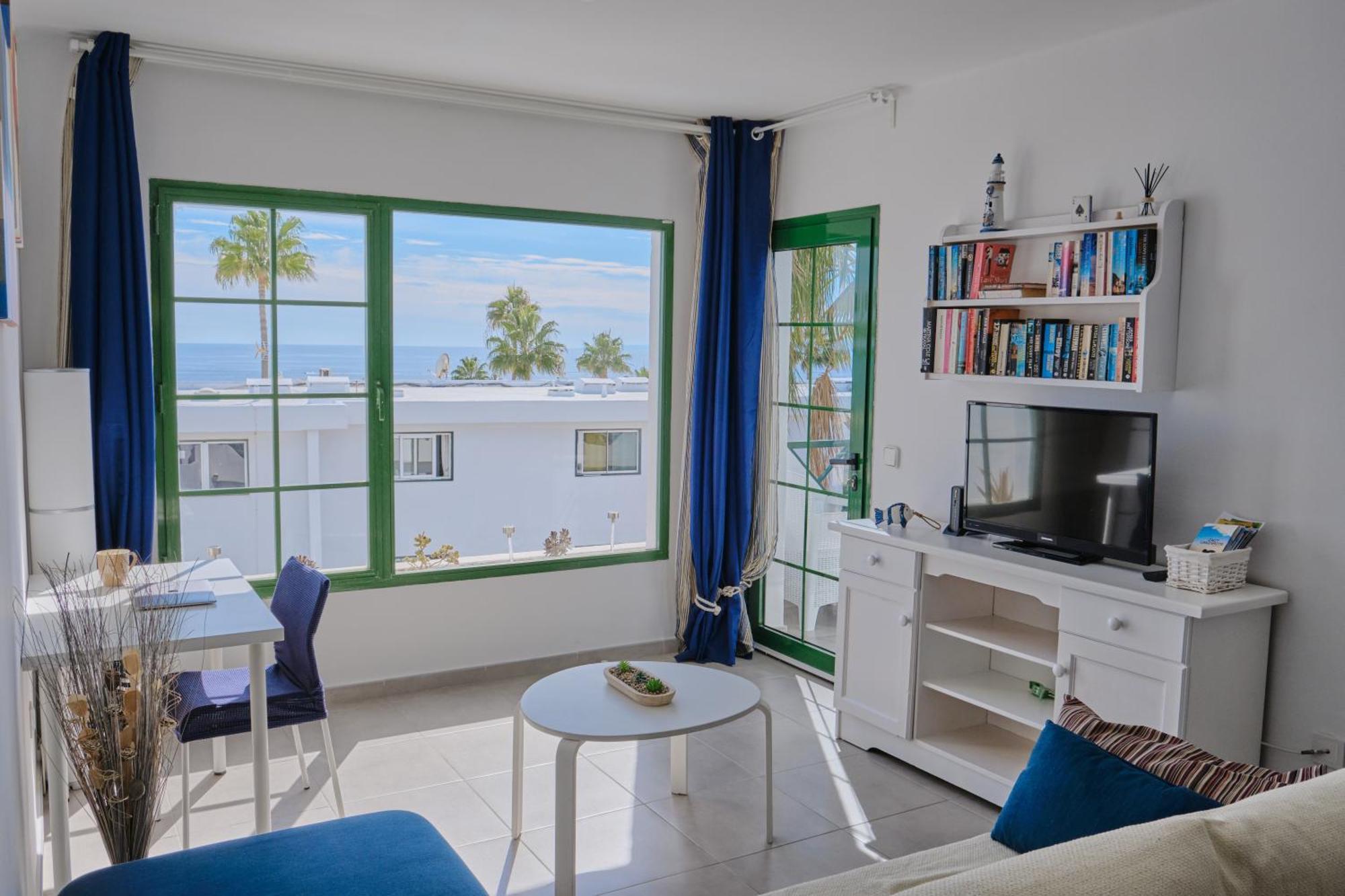 Floor Ocean Views Lanzamar - Renovated Gem With A Sunny, Private Terrace & Elevator & Pool - Puerto Del Carmen * Puerto del Carmen (Lanzarote)