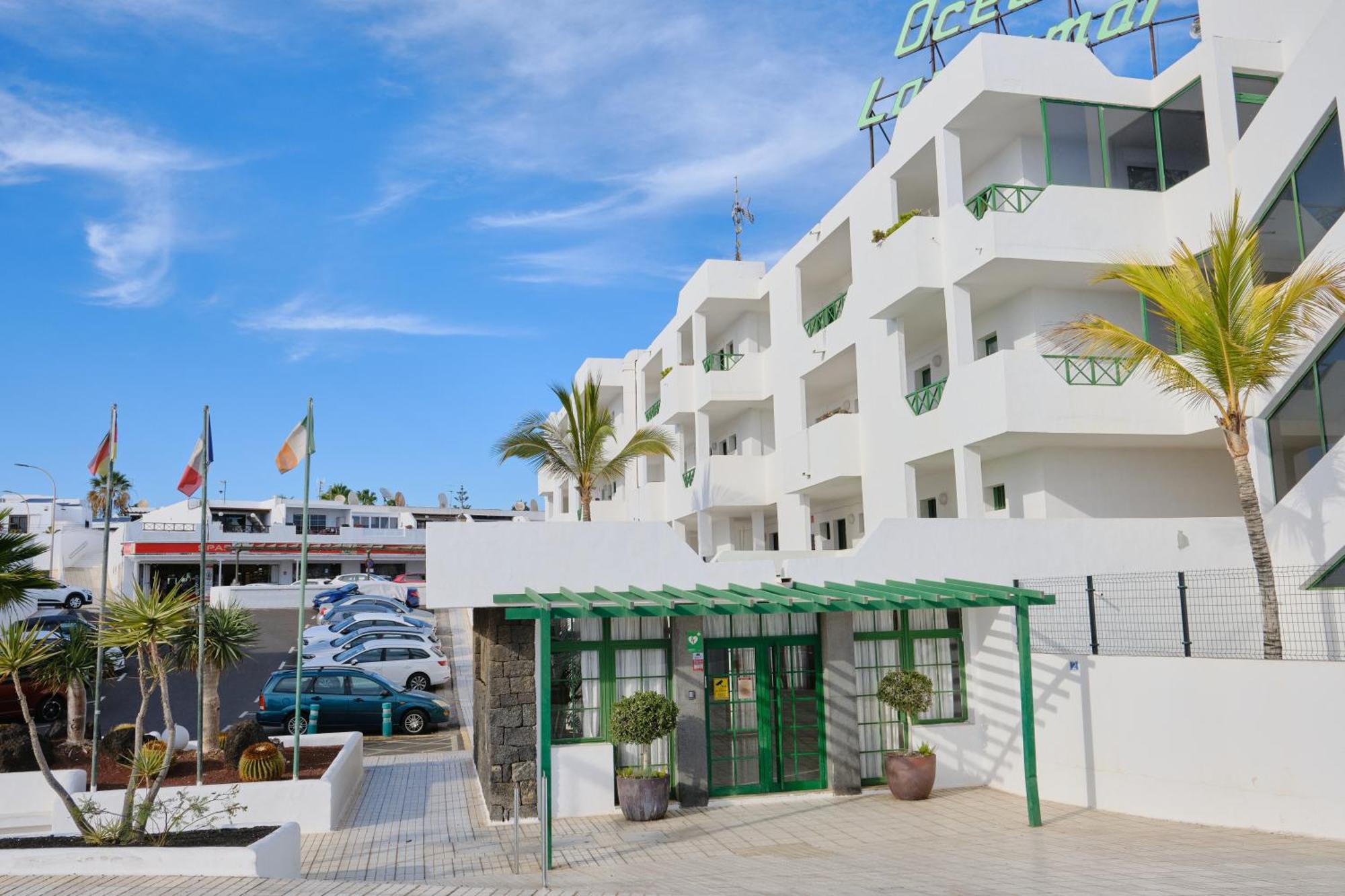 Floor Ocean Views Lanzamar - Renovated Gem With A Sunny, Private Terrace & Elevator & Pool - Puerto Del Carmen Apartment