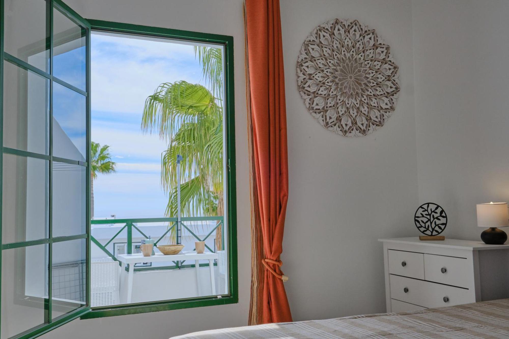 Floor Ocean Views Lanzamar - Renovated Gem With A Sunny, Private Terrace & Elevator & Pool - Puerto Del Carmen