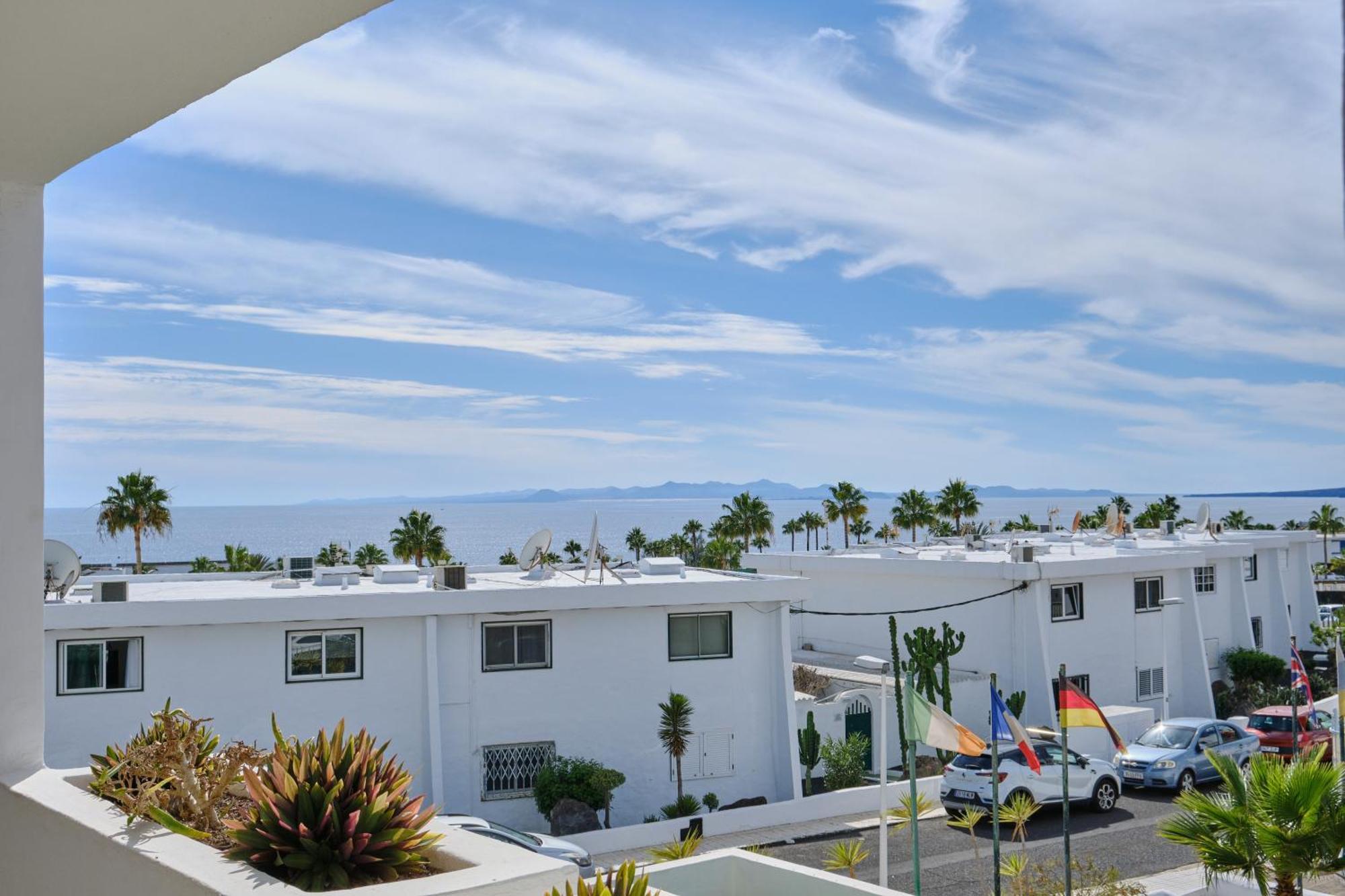Apartment Floor Ocean Views Lanzamar - Renovated Gem With A Sunny, Private Terrace & Elevator & Pool - Puerto Del Carmen