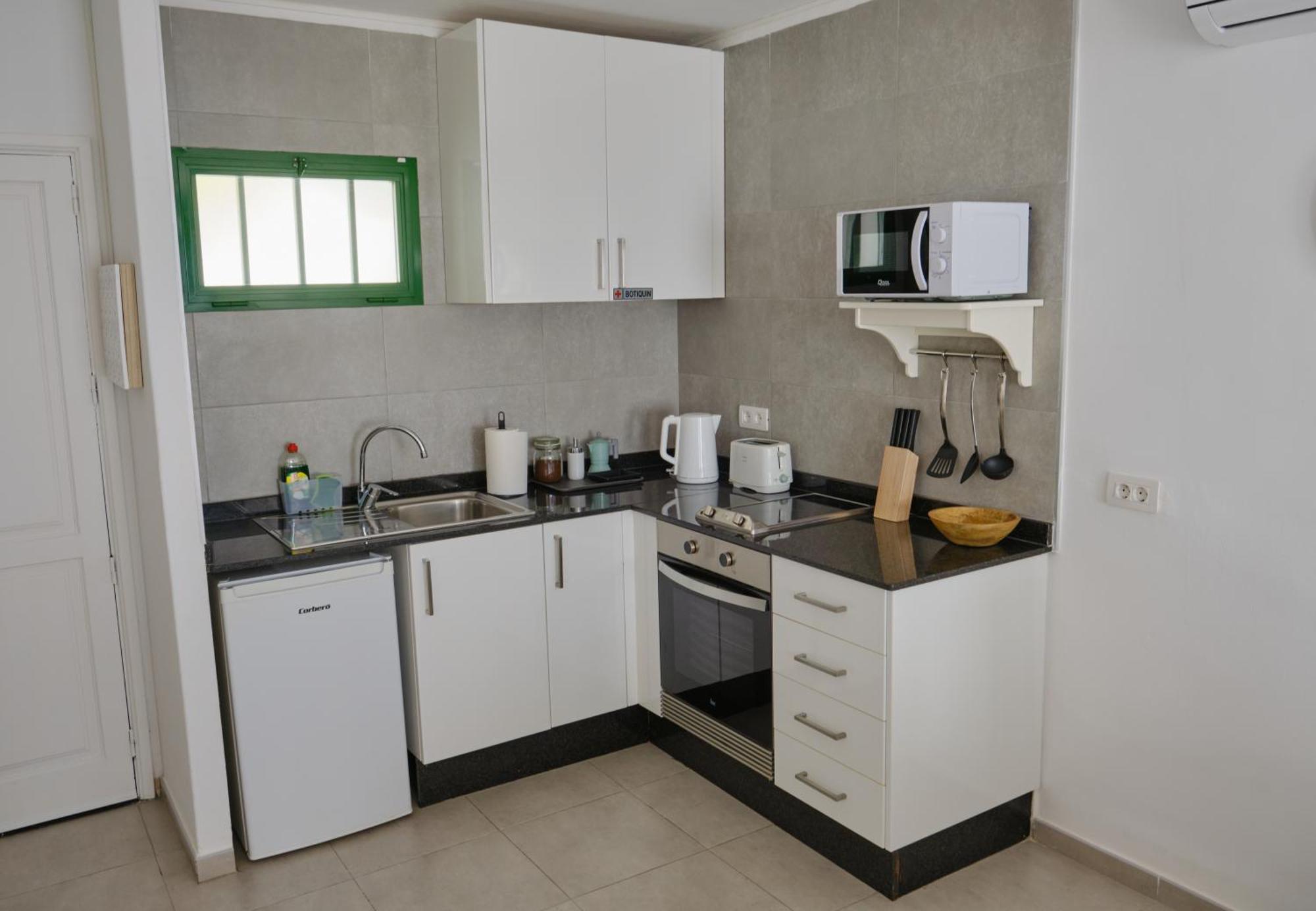 Floor Ocean Views Lanzamar - Renovated Gem With A Sunny, Private Terrace & Elevator & Pool - Puerto Del Carmen Apartment