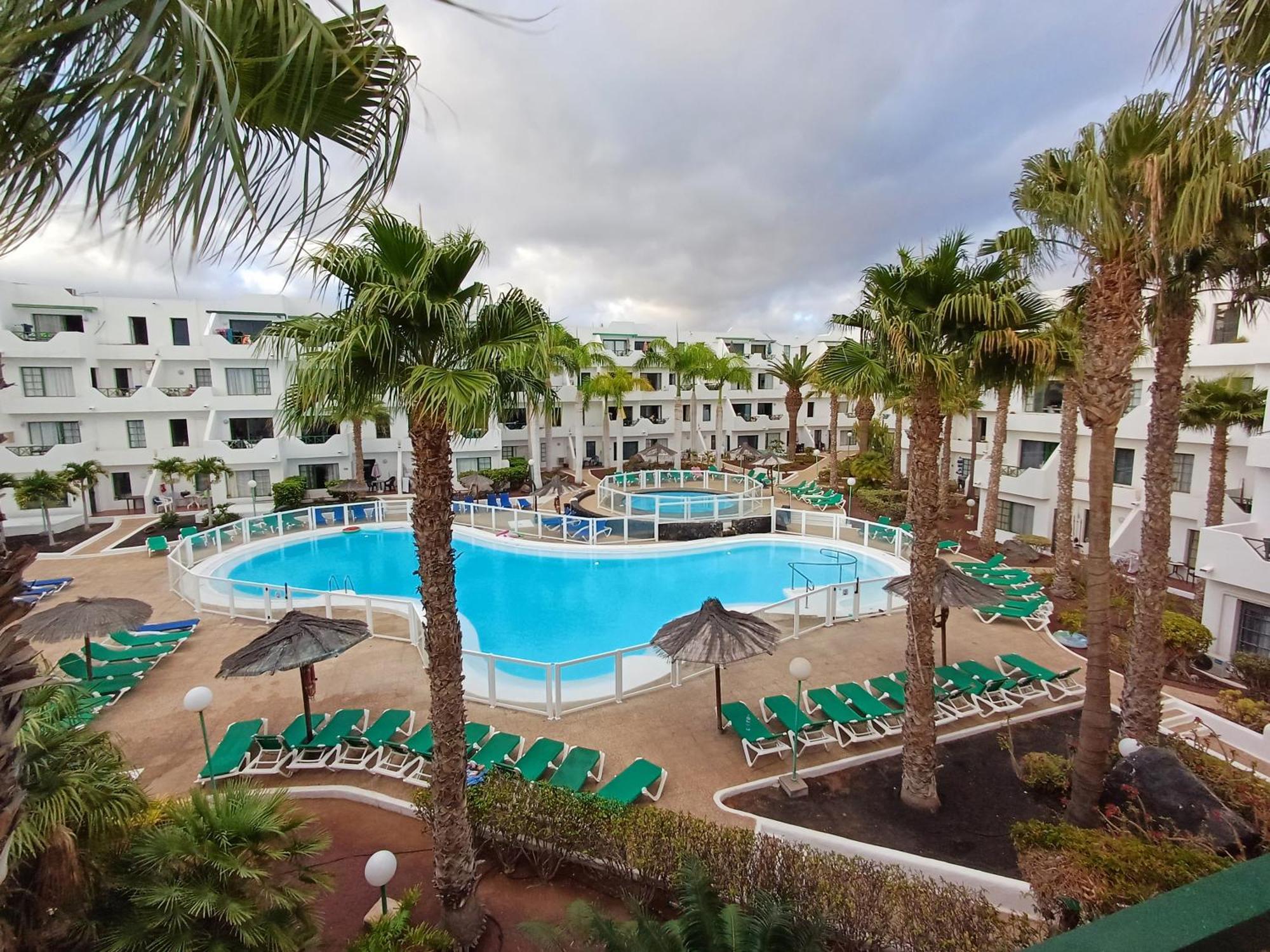 Floor Ocean Views Lanzamar - Renovated Gem With A Sunny, Private Terrace & Elevator & Pool - Puerto Del Carmen Apartment